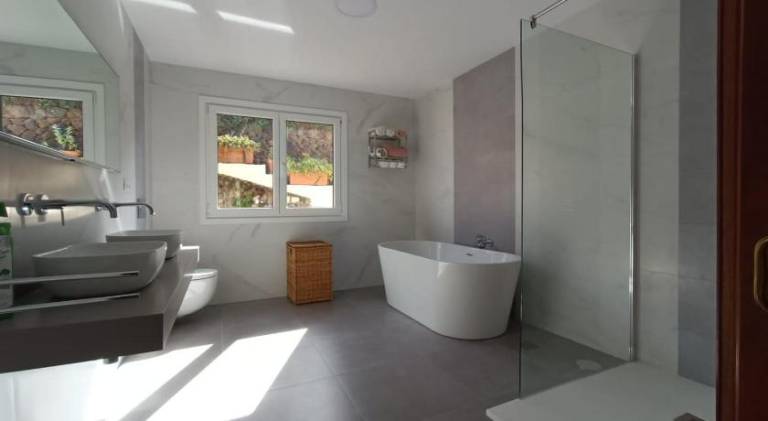 Villa with private pool, garden & jacuzzi | Perfect for remote work — photo 2