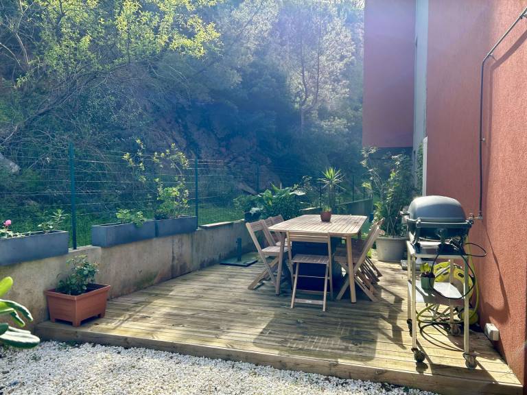 Rental apartment with yard — photo 3