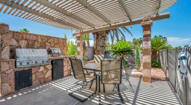 House with yard, BBQ & hot tub — photo 4