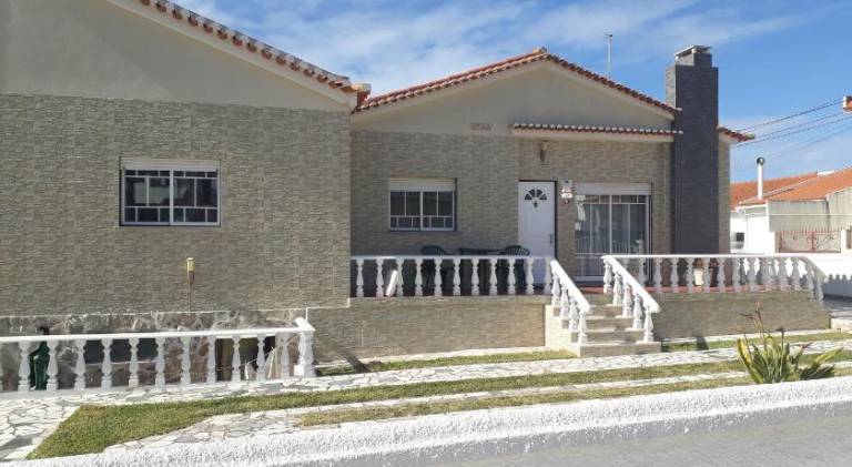 Fully equipped pleasant villa with yard, patio & BBQ | Pets are welcome in Leiria