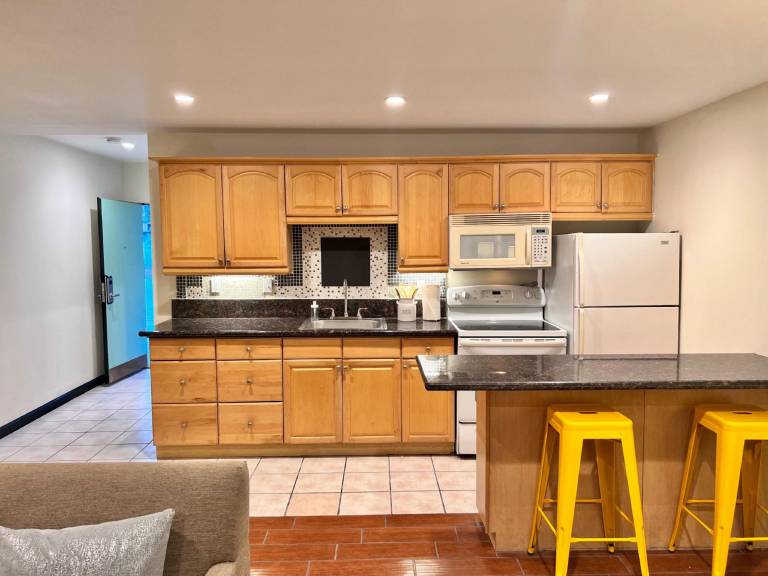 Palm Desert Suites — photo 3