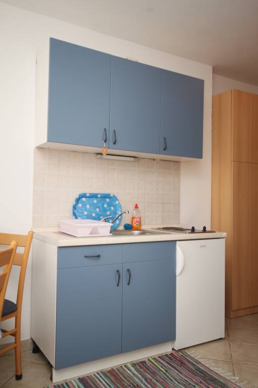 One bedroom apartment near beach Podgora, Makarska (A-6725-a) — photo 4
