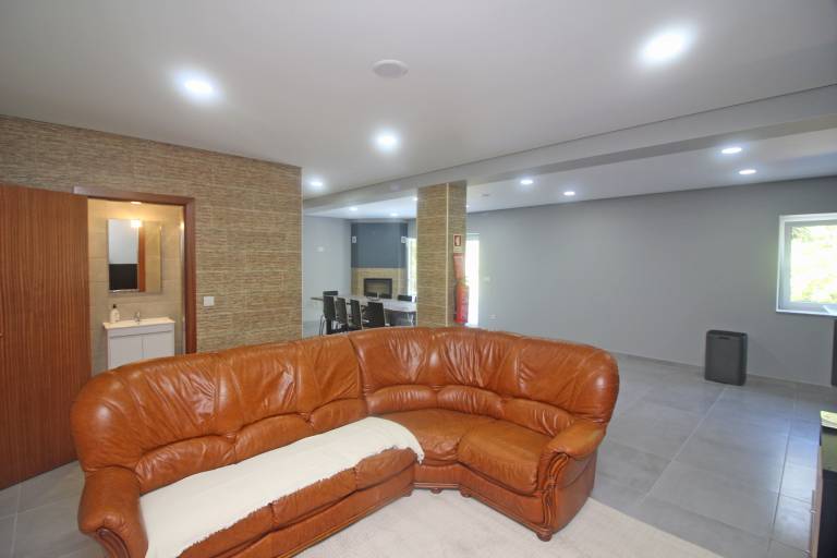 House with yard, barbecue & private pool — photo 4