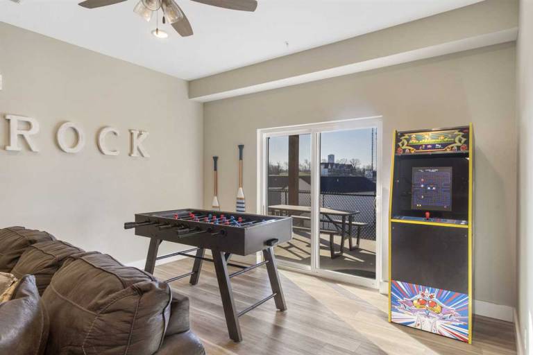Vacation home with barbecue & pool — photo 3