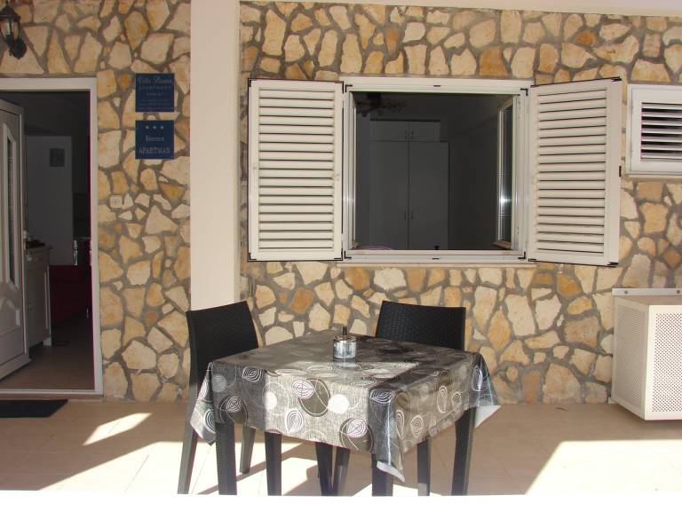 Bruna apartment with terrace 60m from the beach — photo 2