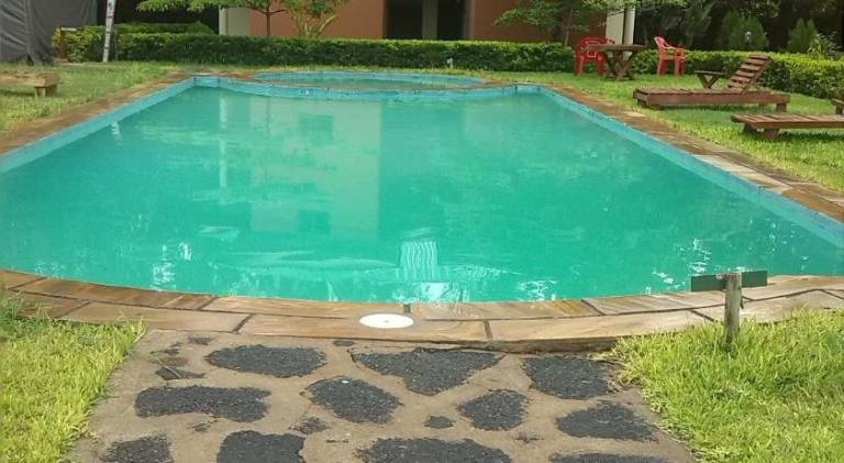 Lodge with terrace, pool & barbecue — photo 3