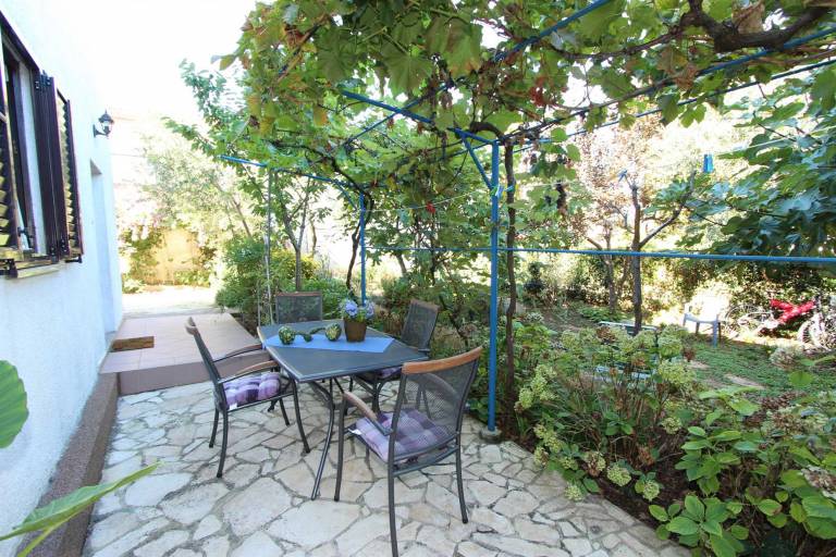 Children-friendly rental apartment with barbeque, garden & patio | Pets are welcome — photo 2