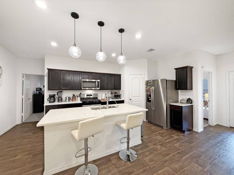 Modern Katy ISD Home with Quartz Countertops, Big Yard & Open Layout — photo 5