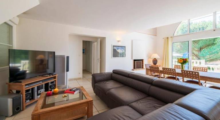 Villa with terrace, garden & private pool | Pets allowed — photo 2