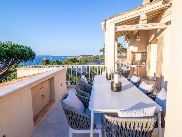 Vacation home with terrace, private pool & yard | Beach nearby | Pet-friendly in Cogolin
