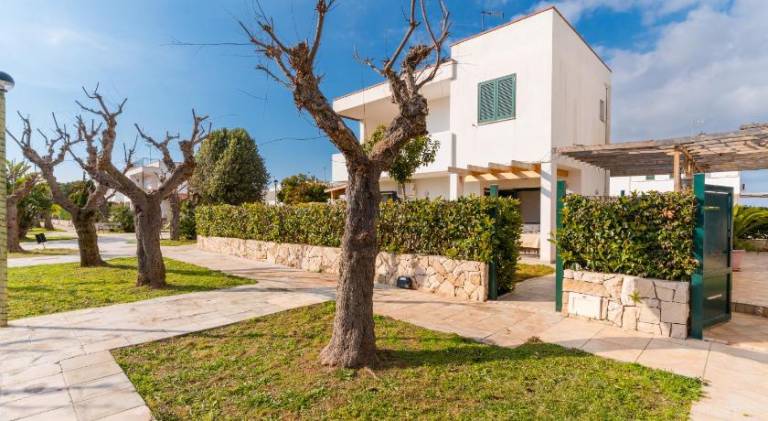 Villa with 1 room for 4 persons — photo 2
