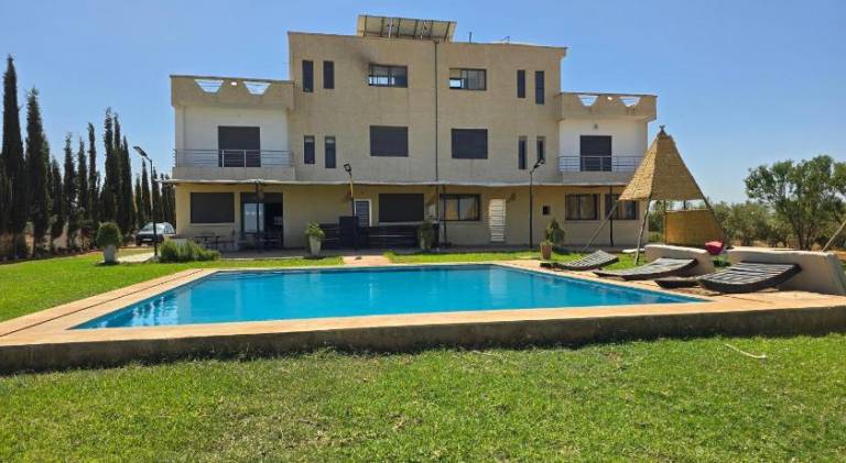 Rental apartment with pool in Meknes
