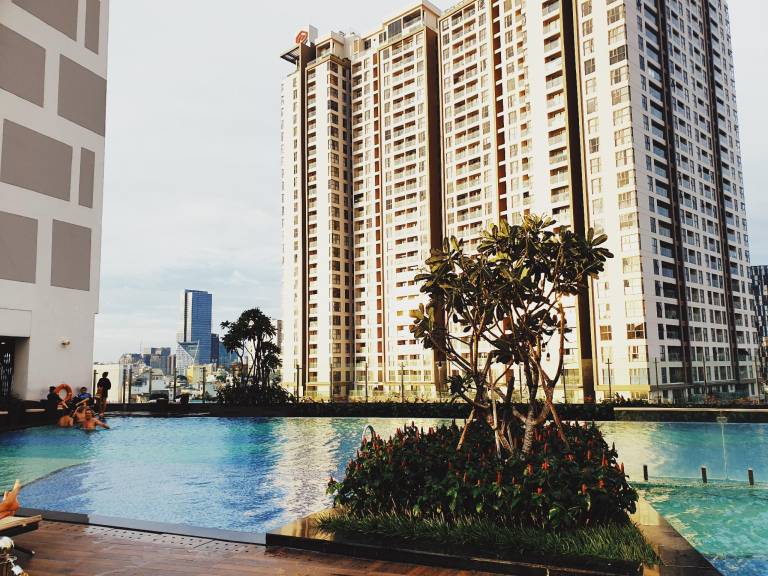 Apartment with barbecue, hot tub & pool | Next to Phạm Ngũ Lão Street | Water view | Perfect for remote work | Pets allowed — photo 3