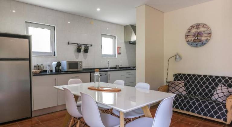 Rental apartment with terrace, barbeque & pool — photo 4