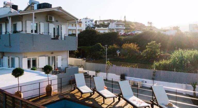House with patio, pool & BBQ | Perfect for remote work — photo 4