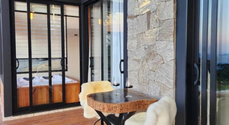 Lovely chalet with grill, terrace & jacuzzi | Good for workation | Dogs allowed — photo 4