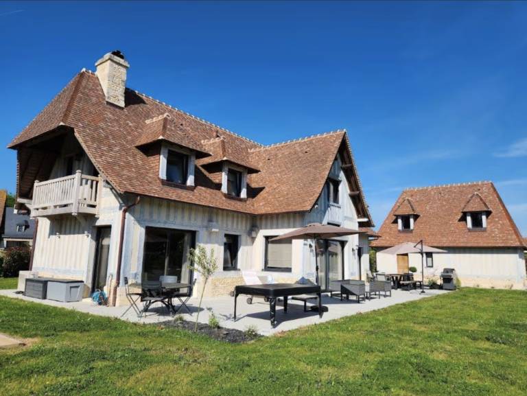 Villa with garden, barbeque & hot tub — photo 4