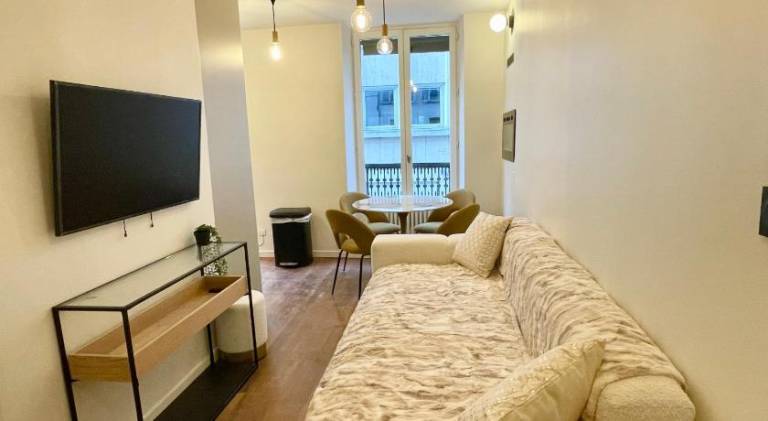 Rental apartment with jacuzzi | Next to Champs-Élysées — photo 2