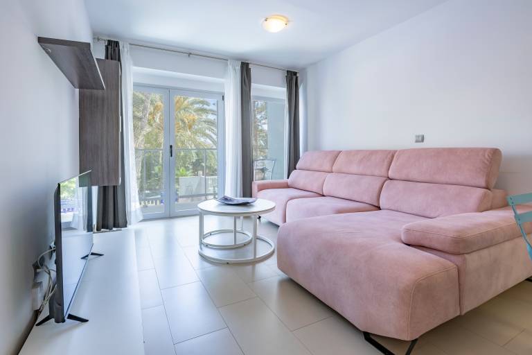 Apartment 'Playa De Poniente' with Sea View, Wi-Fi and Air Conditioning — photo 3