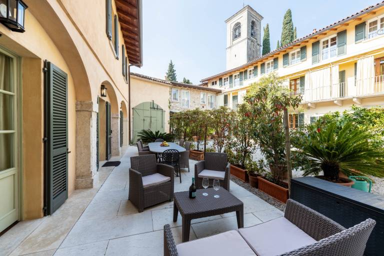Apartment 'Villa Antica Torre Boccaccio' with Shared Pool, Wi-Fi and Air Conditioning — photo 3