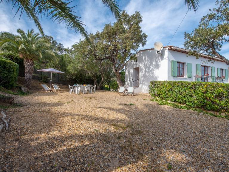 Apartment with garden & patio | Sea view — photo 4