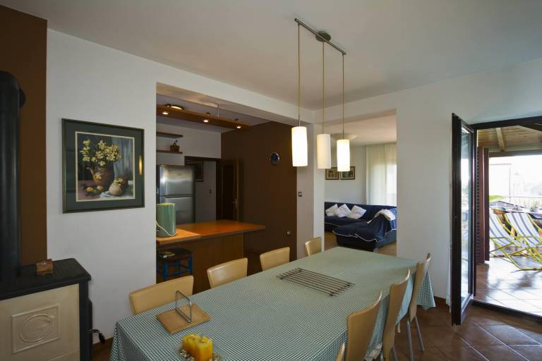 Fully equipped nice apartment with yard, fast internet & patio | Pets allowed — photo 5