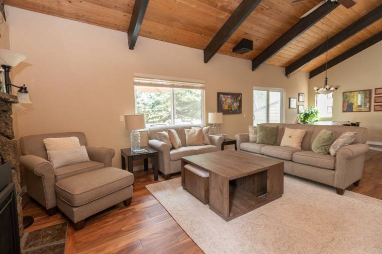 Updated Home, Bikes, Pet Friendly, SHARC, Hot Tub, A/C! — photo 5