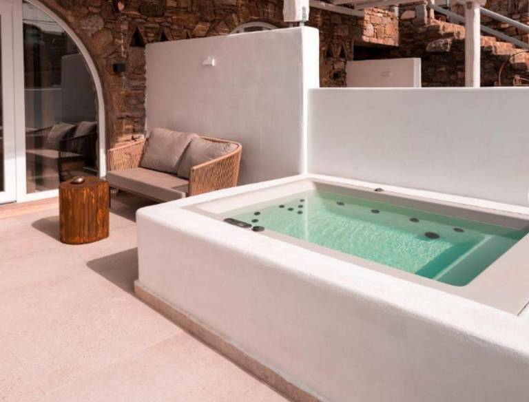 Children-friendly villa with yard, patio & jacuzzi | Mountain view | Pets are welcome in Mykonos