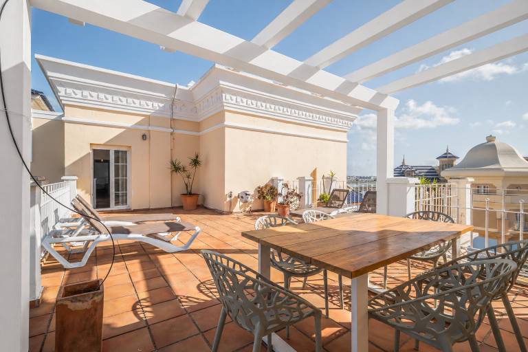 Rental apartment with garden, patio & pool in Ayamonte