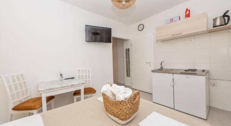 Lovely holiday apartment with garden, terrace & barbeque | Beach nearby | Pets allowed — photo 4