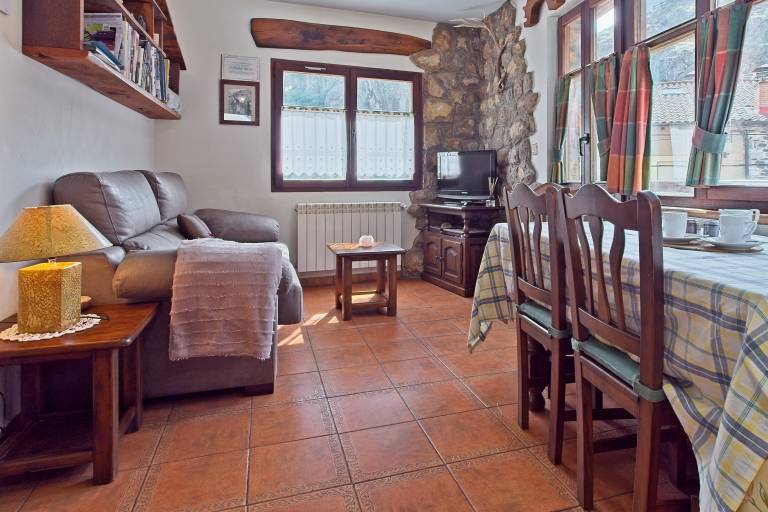 House with patio | Mountain view — photo 4