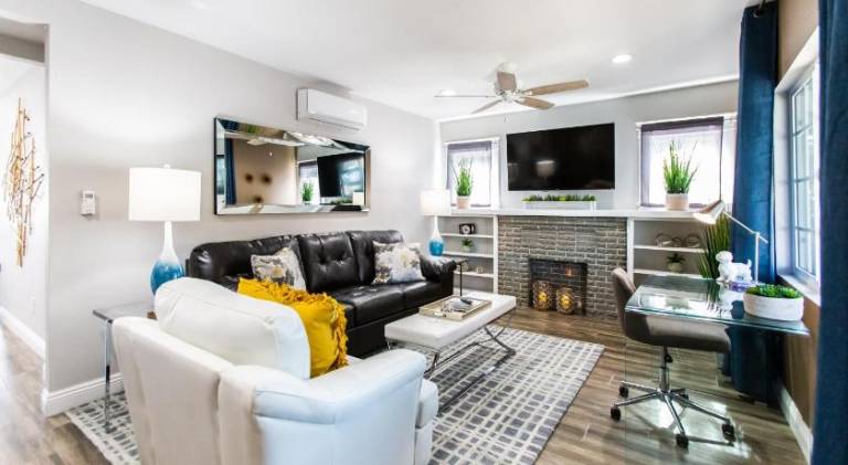 Long Beach Duplex King Bed Pet Friendly Nurses Surgeon Business Travelers Near St Marys Medical Cent in Long Beach, CA