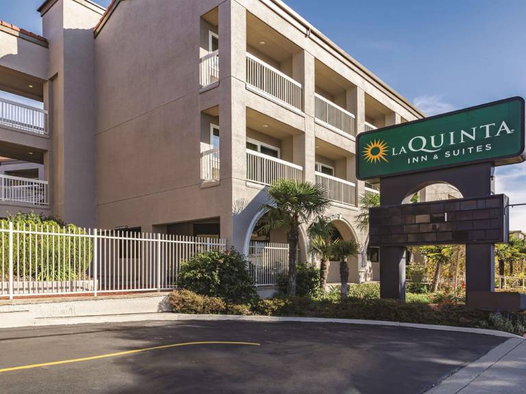 La Quinta Inn & Suites by Wyndham San Francisco Airport West in South San Francisco, CA