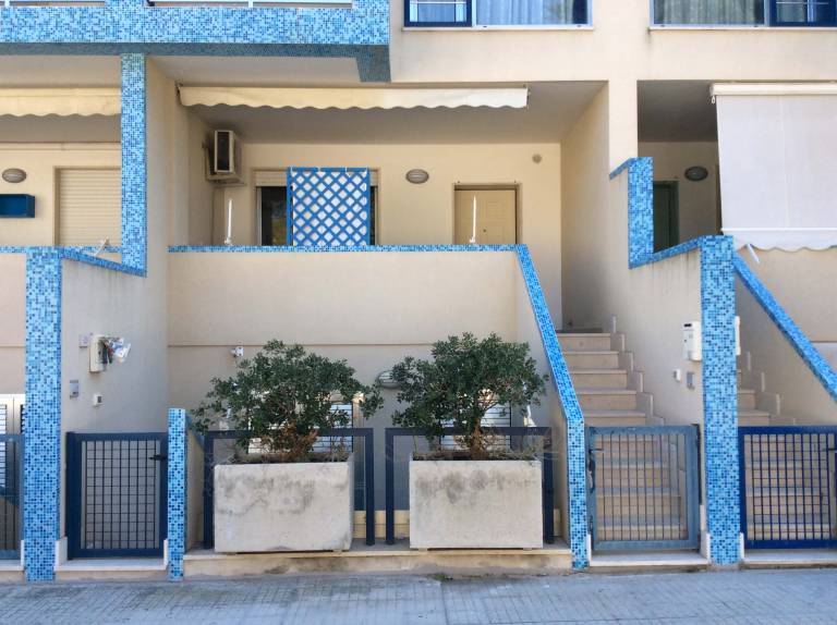 Vacation home with patio | City view — photo 2