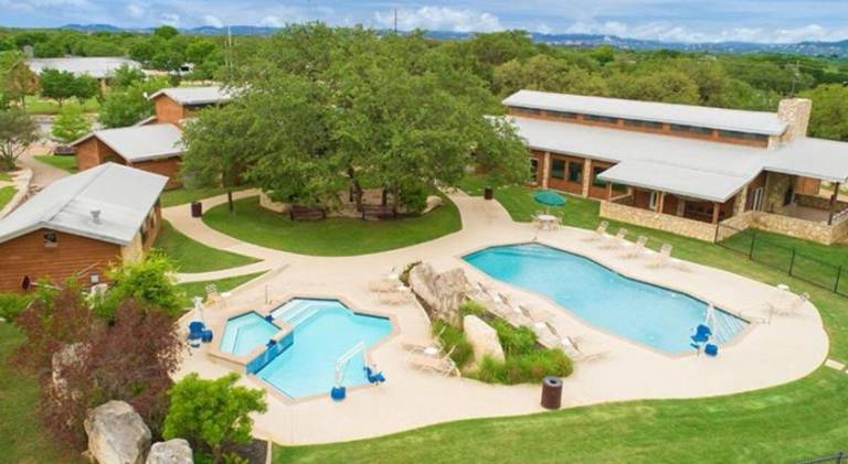 Vacation home with jacuzzi & pool | Dogs allowed — photo 4