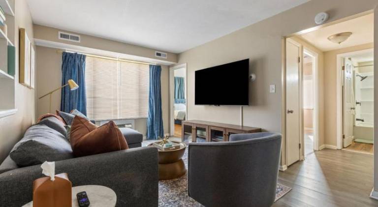 Lovely apartment | Pet-friendly in Independence, OH