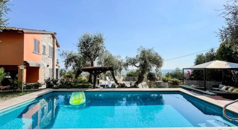 Villa with pool in Camaiore