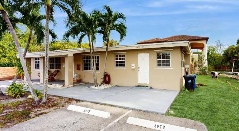 House with 1 room for 2 persons in Fort Lauderdale, FL