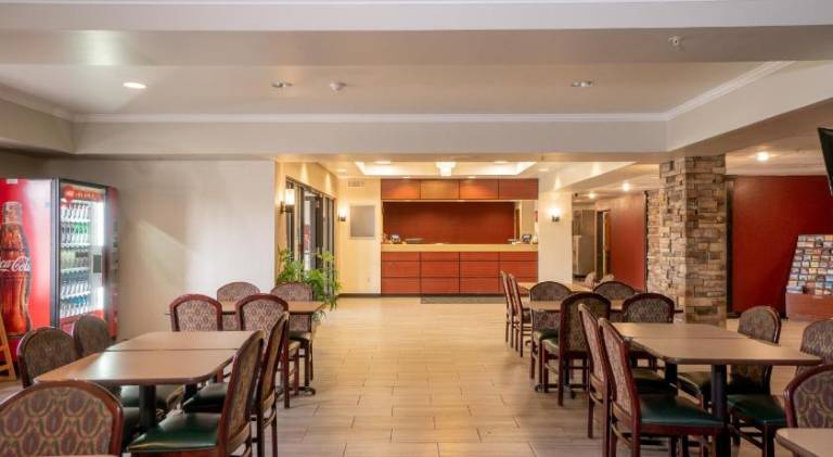 Red Roof Inn & Suites Indianapolis Airport — photo 3