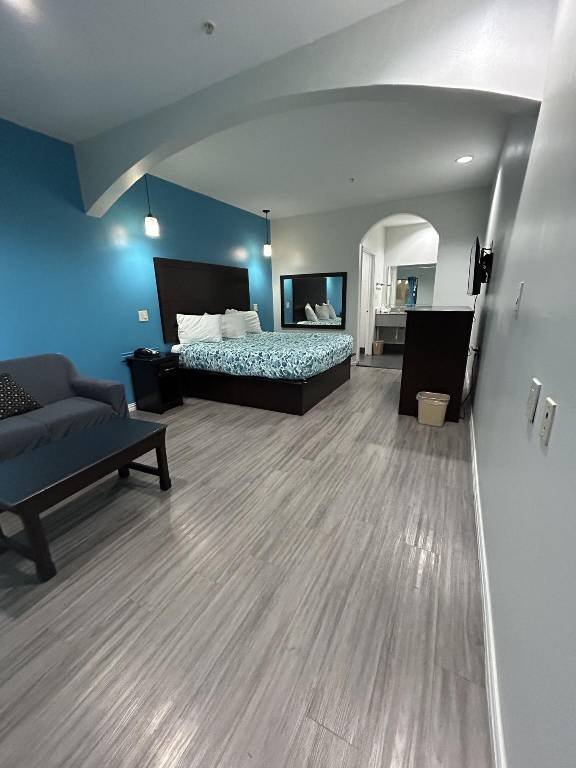 Regency Inn & Suites — photo 2