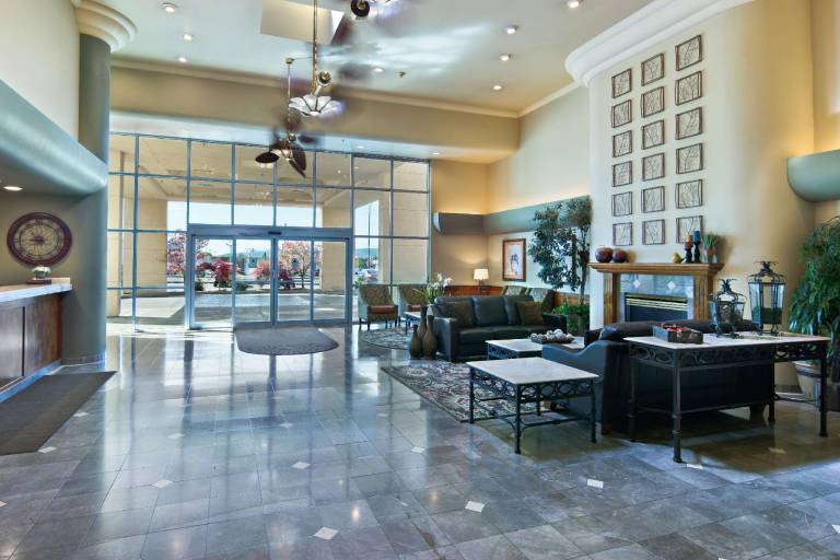 Oxford Suites Yakima — photo 3