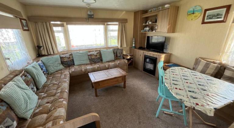 E4A, Three bedroom caravan - California Cliffs, Parkdean Resort, Scratby - Sleeps 8, bed linen and t — photo 2