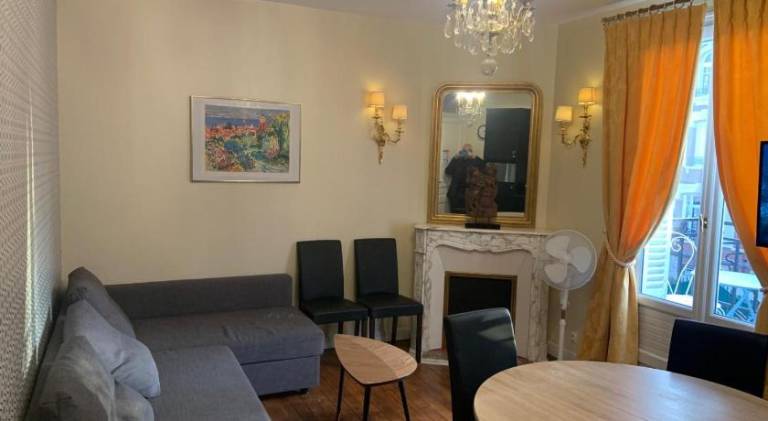 Apartment with patio in Touques