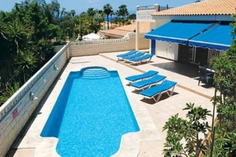 Children-friendly beautiful villa with sauna, barbeque & fast internet | Garden view | Next to the beach | Suitable for remote work | Pet-friendly in Adeje