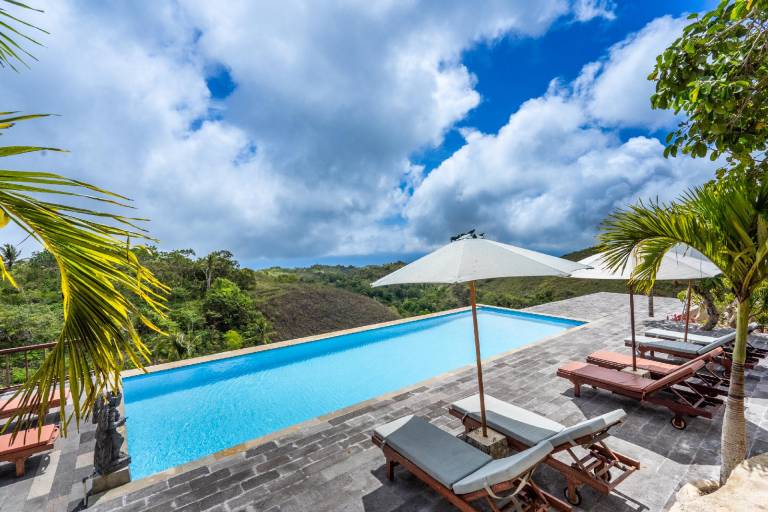 Vacation home with pool, BBQ & yard in Penida Island