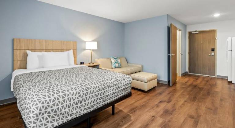 WoodSpring Suites Charlotte Northlake — photo 2