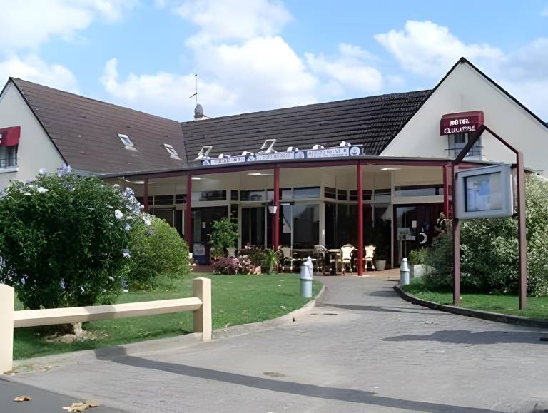 Logis Hotel Restaurant L'Escapade in Chateauroux