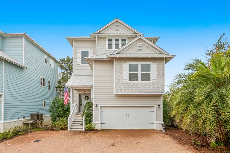 House  Carillon Beach