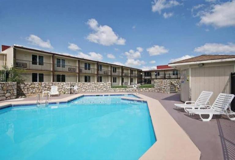 Countryside Suites Kansas City Independence I-70 East Sports Complex Hotel — photo 2