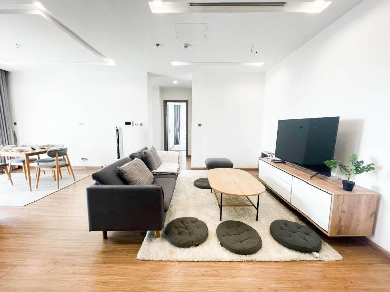 Apartment with yard, jacuzzi & pool — photo 4